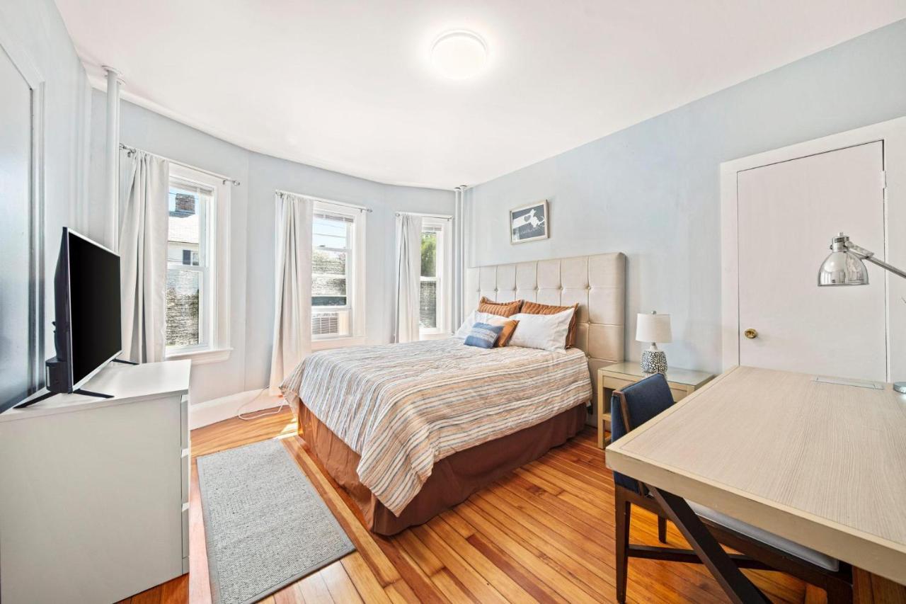 Cozy Up In 5Br Apt Near Charming Oak Square Βοστώνη Εξωτερικό φωτογραφία