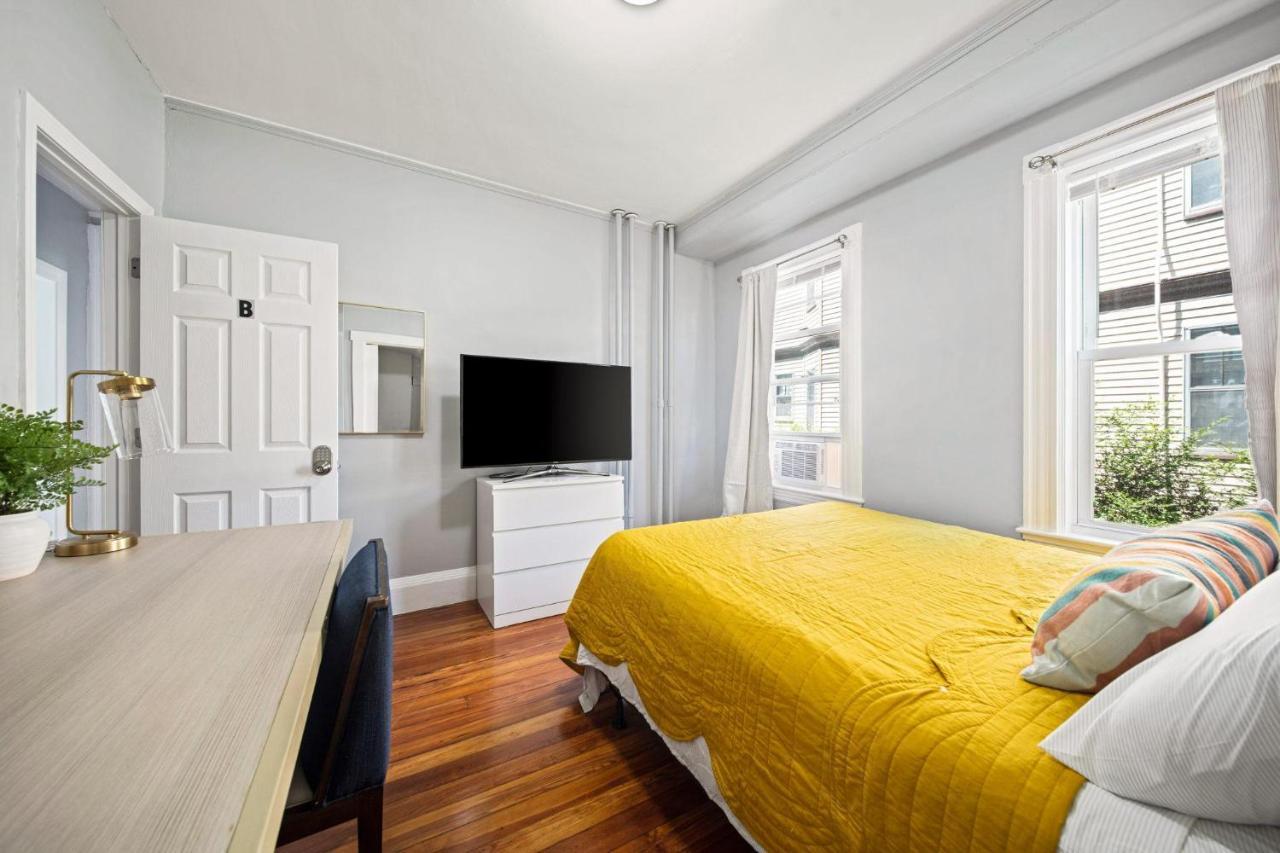 Cozy Up In 5Br Apt Near Charming Oak Square Βοστώνη Εξωτερικό φωτογραφία