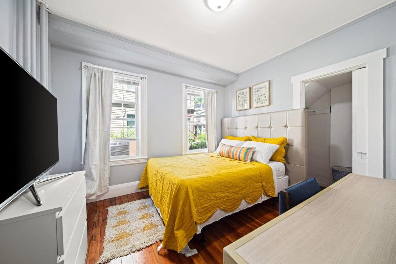 Cozy Up In 5Br Apt Near Charming Oak Square Βοστώνη Εξωτερικό φωτογραφία