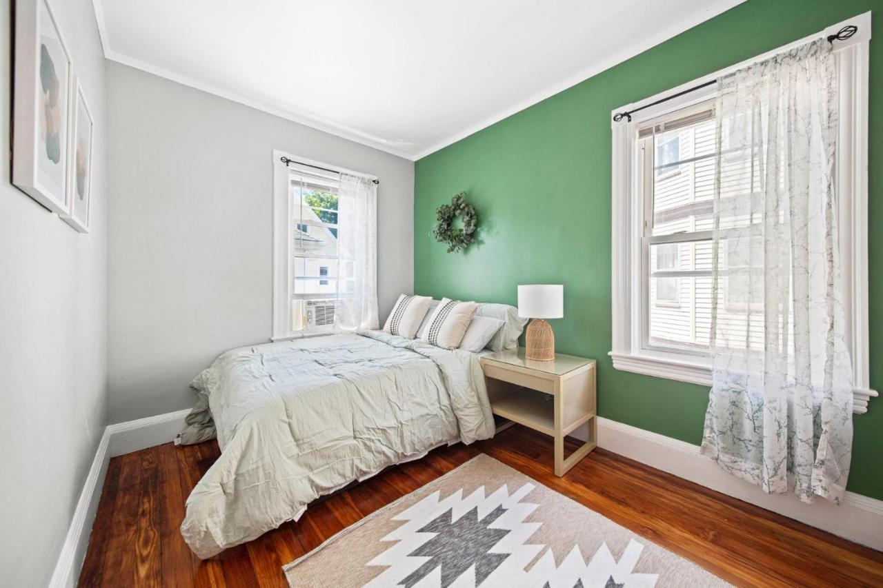 Cozy Up In 5Br Apt Near Charming Oak Square Βοστώνη Εξωτερικό φωτογραφία