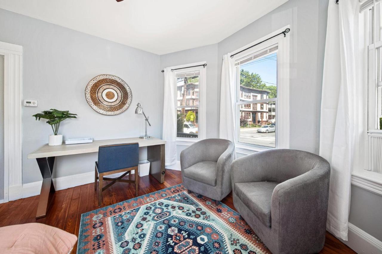 Cozy Up In 5Br Apt Near Charming Oak Square Βοστώνη Εξωτερικό φωτογραφία